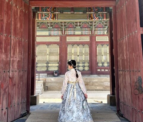 チマチョゴリを着て韓国文化を学ぶ日本の女子大生に、韓国ネット「韓国で逆のことを言ったら…」