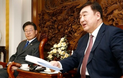 【中央日報】 韓国与党代表「民主党、中国大使にぺこぺこ…屈辱こらえる浅薄さに怒りこみ上げる」