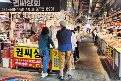 もうぼったくりません韓国の伝統市場の店主らが土下座して謝罪も冷ややかな声