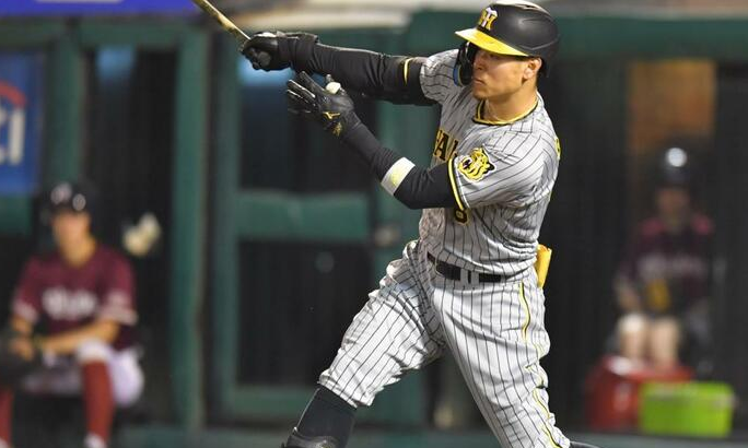 【阪神】佐藤輝がマー君から三塁打２本の大暴れ　直球、スプリットを仕留める