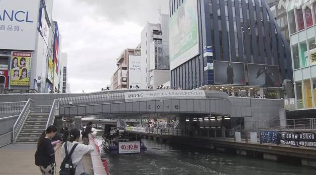 阪神「アレ」に備え 戎橋の隣の道頓堀橋に高さ約2mのシート設置へ