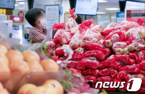 【韓国】 リンゴ1個330円、ナシ550円…果物価格、4日間で2倍高騰