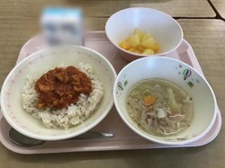 【給食】全国に蔓延する「刑務所の食事よりひどい給食」の実態　エビフライはゼロになり、急増したのは切り干し大根…