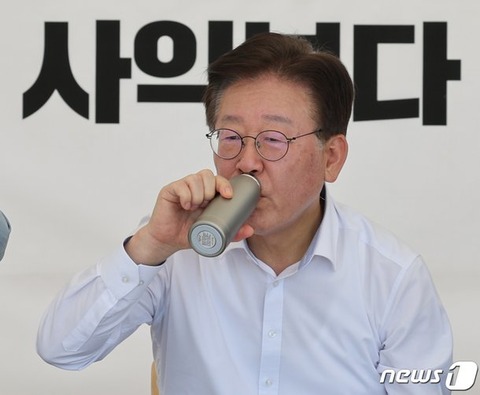 【韓国】絶食2日目、水を飲むイ・ジェミョン代表