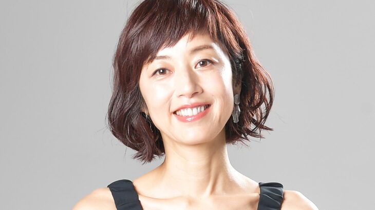 【画像】女優の高岡早紀さん(50)脚がキレイすぎると言われ照れる