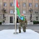 アゼルバイジャン大統領 ナゴルノカラバフ訪問 国旗を掲揚