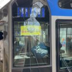 【画像】阪神優勝記念マークを飾った電車の車掌、まさかの○○ファンだったｗｗｗｗｗ