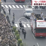 阪神・オリックス優勝パレード　県勢選手たちもにこやかに参加