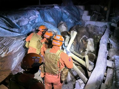 【中国】新疆ウイグル自治区でM7.1の地震　3人死亡 5人負傷　1万2千人避難  多くの建物が倒壊