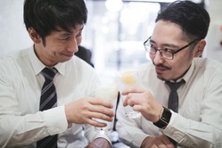 7月ワイ「会社の同期サイコー！飲み会で親睦深まったし、地元のダサい友達は切るわw」←こいつの末路wwwww