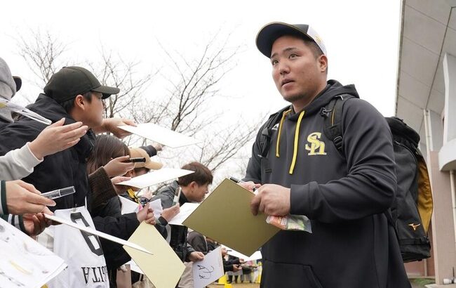 山川穂高さん、すっかりチームに溶け込みキャンプ地のファンからは大歓声