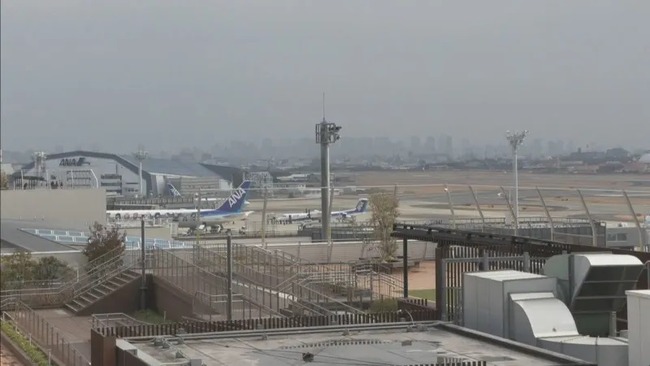 伊丹空港の駐機場でANA機同士が接触　乗客や乗員にケガなし