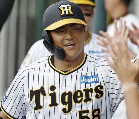 阪神キャンプ野手MVPが開幕左翼に現実味！ 岡田監督を唸らせた「高卒3年目」の名前