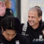 【悲報】アジアカップベスト4の韓国クリンスマン…空港で飴などを投げられるｗｗｗｗｗｗｗｗ