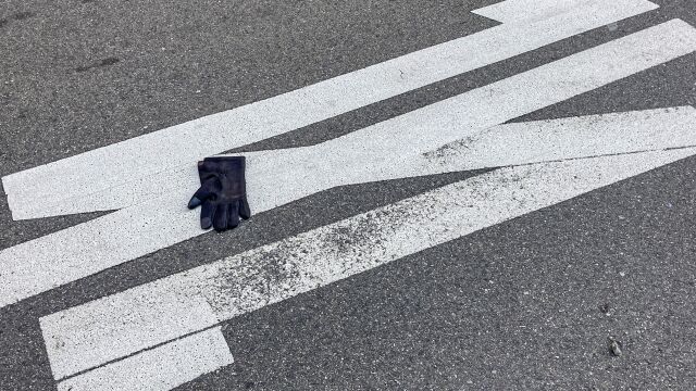 三大日本の謎「道に落ちてる手袋」「ドンキに止まってる高級外車」
