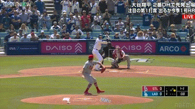 大谷翔平、本拠地初打席で二塁打も走塁ミス　二三塁間に挟まれアウト