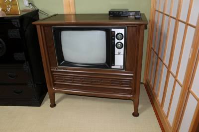 ( ヽ´ん`) 「俺んちは68年の夏にカラーテレビが来てメキシコシティ五輪をカラーで見れた」