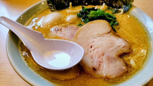 ラーメン「800カロリーです…」人間「一日2400カロリー必要です」