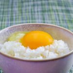 白米に生卵と醤油ともう１つ何か入れて究極の卵かけご飯を作ろうと思うんやが