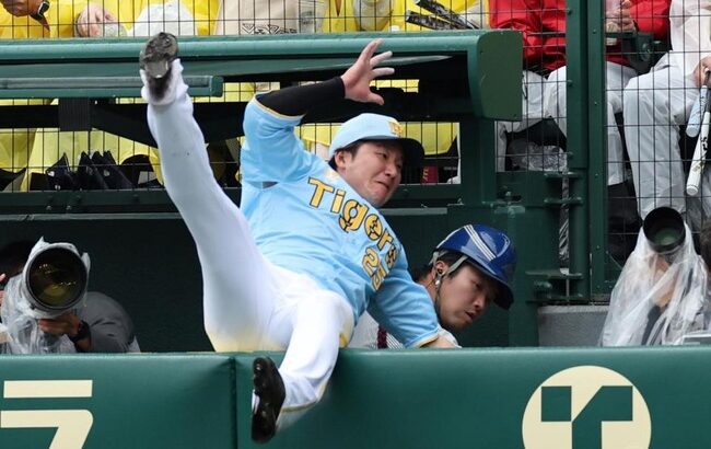 阪神　カメラ席落下の渡辺諒は「大丈夫です」「捕れた打球で才木に申し訳ない」頭部強打も大事に至らず
