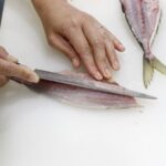 識者「魚を3枚におろして料理できたら自炊中級者です」