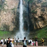 絶景で知られた中国の滝、水道管の水で増強されていたと判明