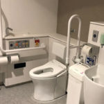 【京都】「パパ活」相手に多目的トイレで性的暴行か　容疑で男を再逮捕　トイレで下着を受け取った後に性的暴行