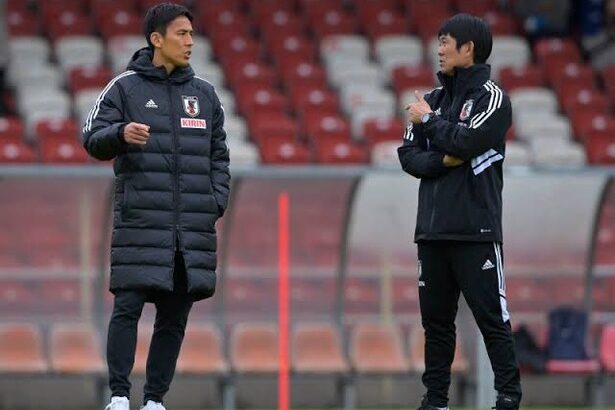 【画像】サッカー長谷部コーチ、監督より監督っぽいWWWWWWWWWWWWWWWWWWWWWW