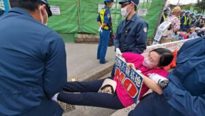 れいわ新選組の大石あきこさん　辺野古で座り込み　→屈辱の強制排除へ