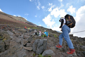 富士山で60歳男性が死亡 下山中に7合目付近で倒れる 病死か