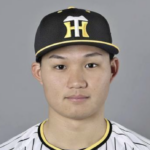 巨人・坂本勇人選手と阪神・森下翔太選手が会話