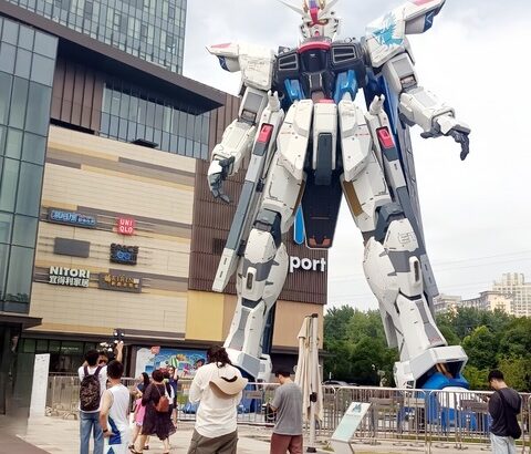 【上海】高さ18メートルガンダム立像が下半身だけに…台風上陸でデマ拡散