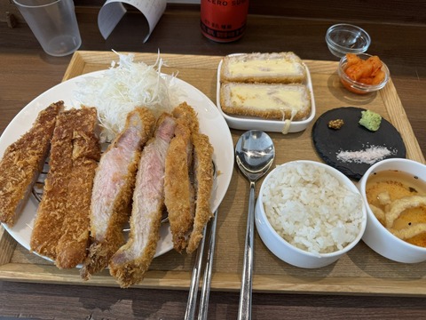 【画像あり】このとんかつ定食(1280円)の欠点を答えよ