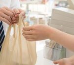 すんげー美人なのにスーパーでレジ打ちしてたり、食品工場への送迎バスに並んでる女