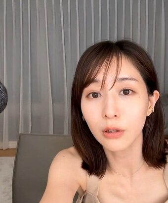 田中みな実アナ　インスタライブで胸チラ、ブラチラ、谷間チラ連発！！【GIF動画あり】