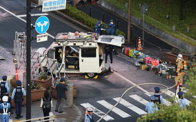 官邸突入した容疑者の男、車にはガソリンがポリタンク２０個分が積まれていた模様！！