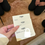 銀座で『フェンディ』の店員が、中国人女性客に土下座！SNSに写真が広まり波紋！！