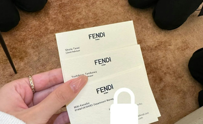 銀座で『フェンディ』の店員が、中国人女性客に土下座！SNSに写真が広まり波紋！！