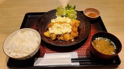 このチキン南蛮定食にいくら出せる？