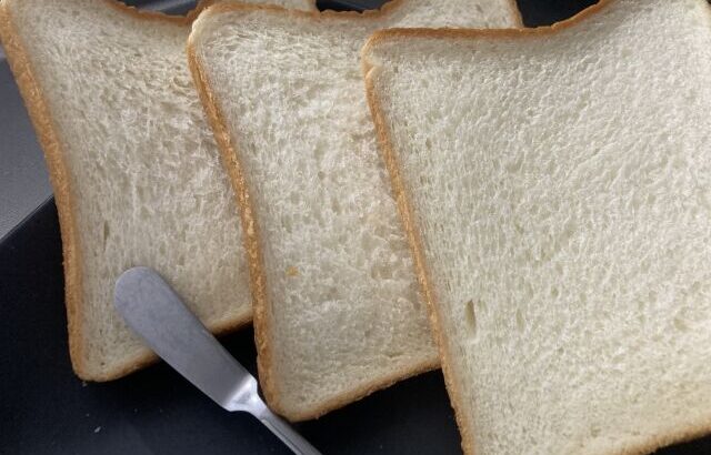 お前ら食パンに何かけて食う？