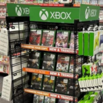 【画像】アメリカストアでのXboxさん、とんでもない場所に売り場移動させられてしまうwwwww