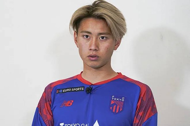 【画像】サッカーの荒木遼太郎とTWICEのサナの見分けがつかないんだが