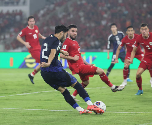 雨の中、サッカー日本代表がインドネシアに快勝！！