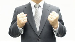 識者「職場の出世する人は「体調不良」で休まない