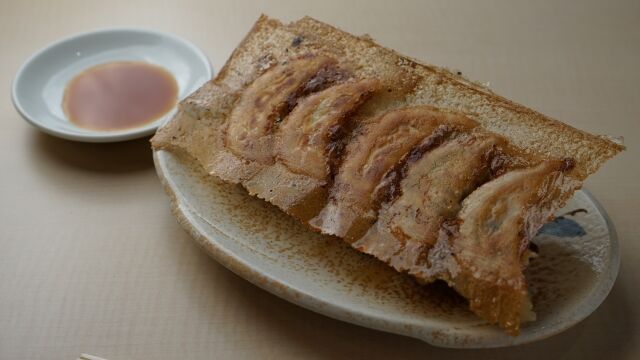 餃子を食べるとき、何をつけますか？