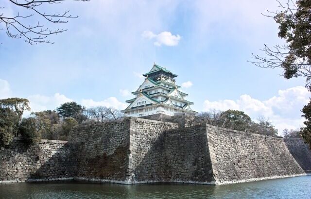 大阪城「コンクリート建築です、当時とデザイン違います」←外国人に大人気な理由