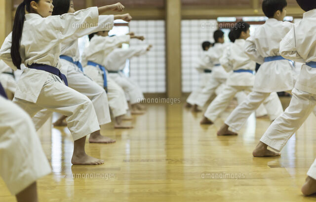 衝撃映像入手！子どもの空手大会、反則の後頭部ハイキックがヤバすぎ!!!!!!!!!!!!!!!!!!