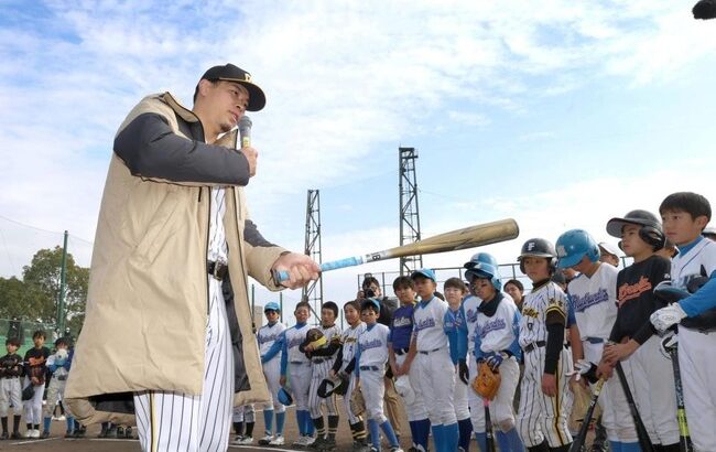 【阪神】佐藤輝明が野球教室を開催　畜生共がテルを口撃しスリルを楽しむ