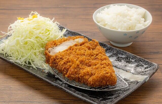 とんかつ定食(1500円)をいつでも食える年収