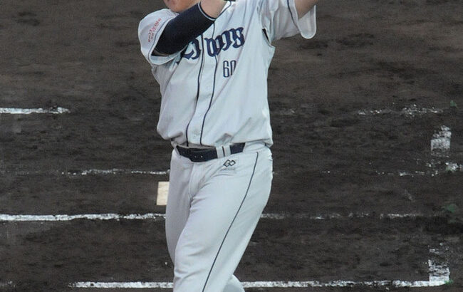 統一球シーズンの2011年　中村剛也（西）48本　千葉ロッテ（ロ）46本